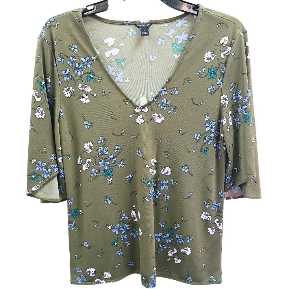 Ann Taylor‎ Olive Green Floral V-Neck Flutter Sleeve Knit Top Small